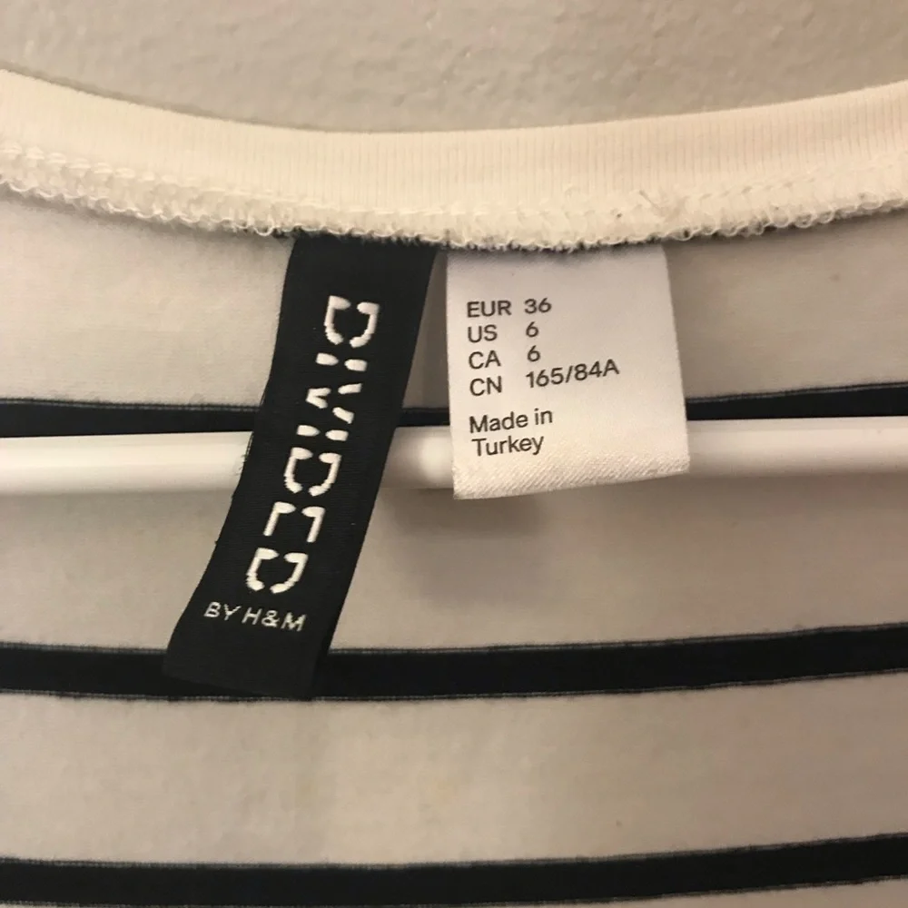 H&M BLACK WHITE DRESS - Picture 2 of 3